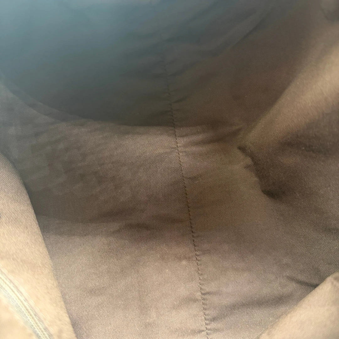 https://cdn.shopify.com/s/files/1/0564/9376/8855/files/Gucci_Shopper_Sukey_monogram_beige_14.webp?v=1782310481