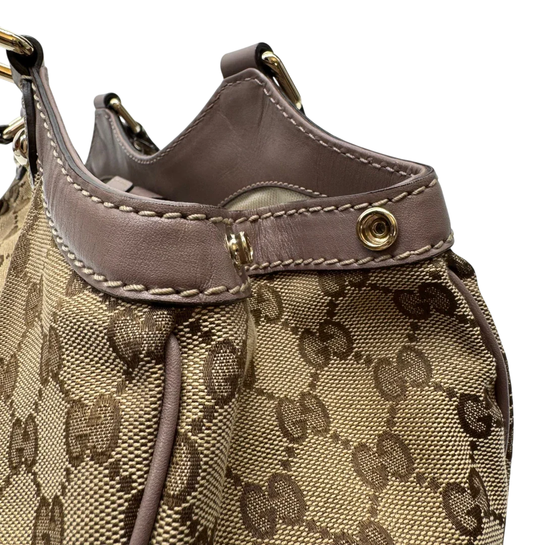 https://cdn.shopify.com/s/files/1/0564/9376/8855/files/Gucci_Shopper_Sukey_monogram_beige_15_715993ca-ed3c-4e48-984a-1981f7049779.webp?v=1784242766