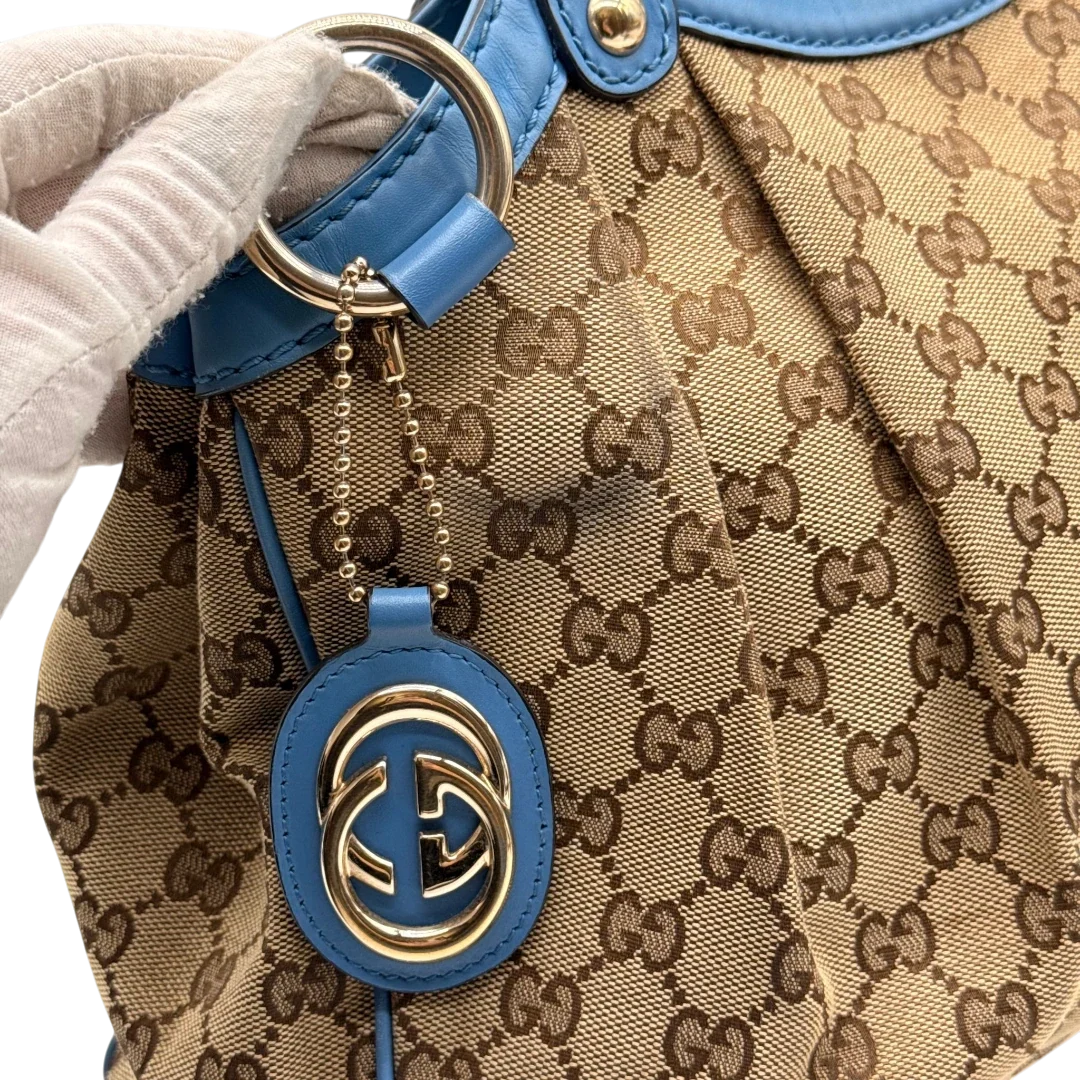 https://cdn.shopify.com/s/files/1/0564/9376/8855/files/Gucci_Shopper_Sukey_monogram_beige_15_e746583f-8c48-4d5c-a8fb-ea91b2285041.webp?v=1784801539