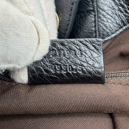 https://cdn.shopify.com/s/files/1/0564/9376/8855/files/Gucci_Shopper_Sukey_monogram_beige_16.webp?v=1782310482