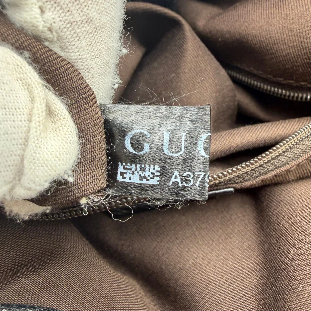 https://cdn.shopify.com/s/files/1/0564/9376/8855/files/Gucci_Shopper_Sukey_monogram_beige_17.webp?v=1782310481