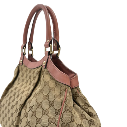 https://cdn.shopify.com/s/files/1/0564/9376/8855/files/Gucci_Shopper_Sukey_monogram_beige_17_6b335c6c-bc04-4ff6-be0b-55b36a3d9ea4.webp?v=1783515170
