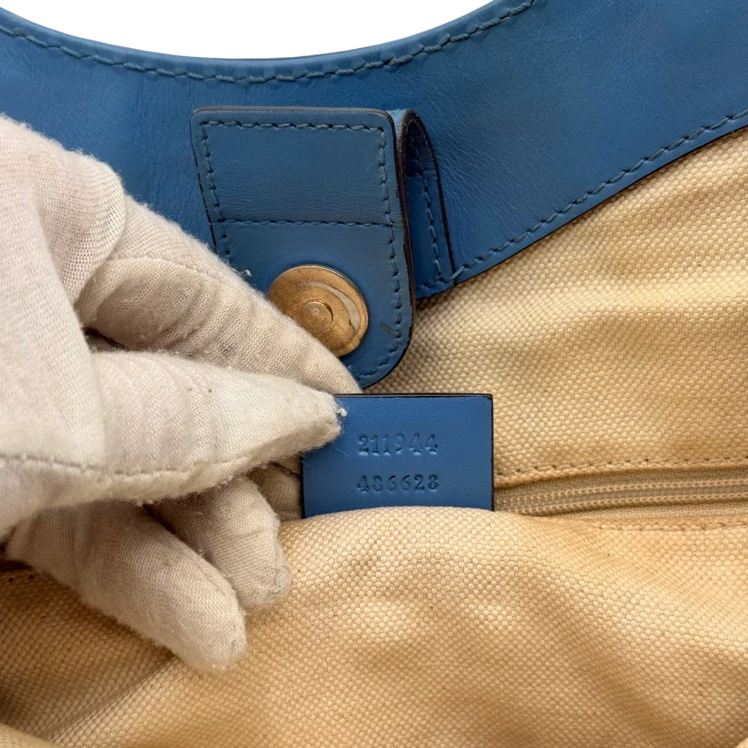 https://cdn.shopify.com/s/files/1/0564/9376/8855/files/Gucci_Shopper_Sukey_monogram_beige_21_e0f850ee-b5af-48a0-9fac-6eab3584e87e.webp?v=1784801539