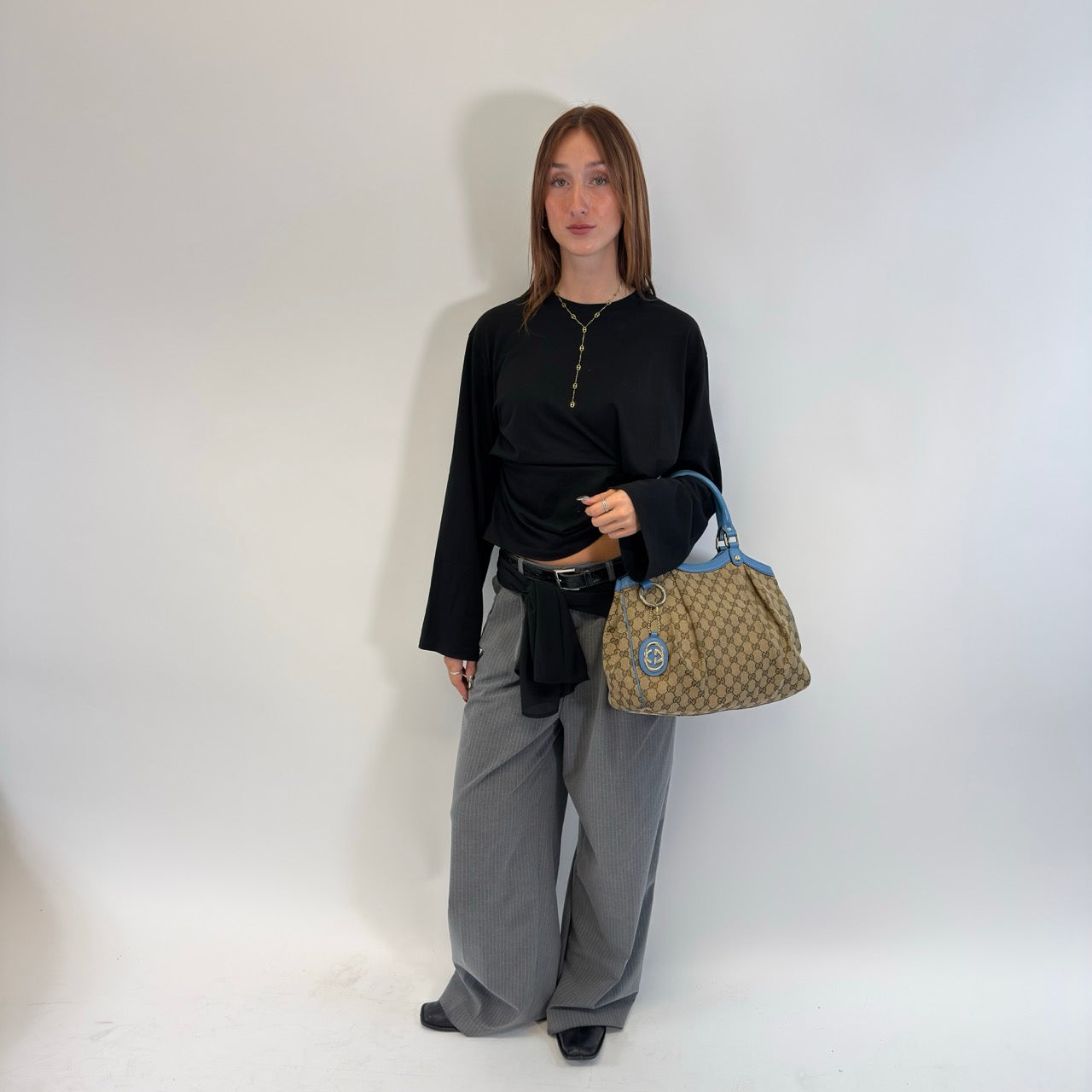 https://cdn.shopify.com/s/files/1/0564/9376/8855/files/Gucci_Shopper_Sukey_monogram_beige_25.jpg?v=1784801539