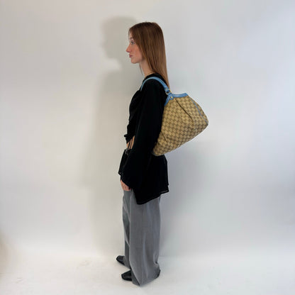 https://cdn.shopify.com/s/files/1/0564/9376/8855/files/Gucci_Shopper_Sukey_monogram_beige_26.jpg?v=1784801538