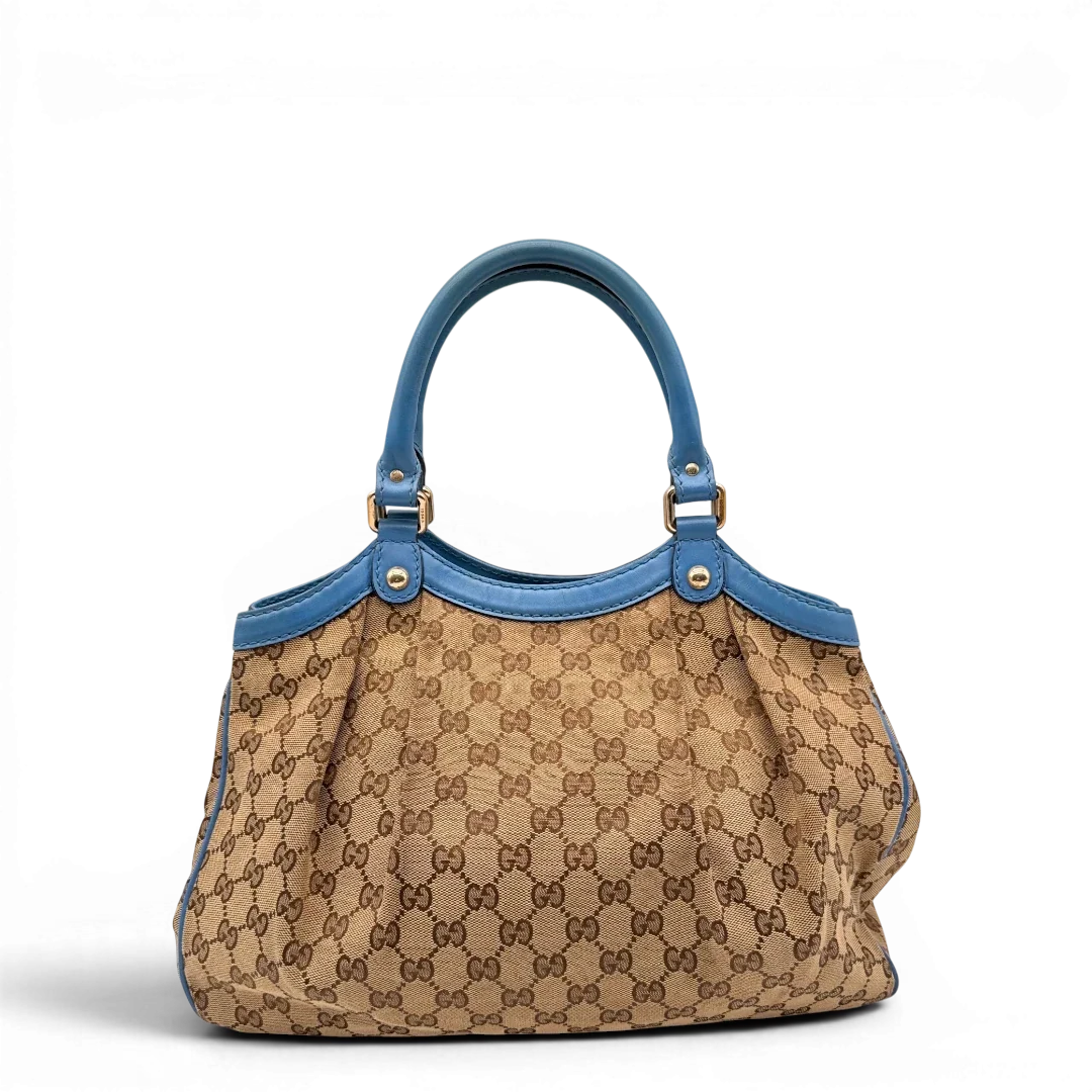 https://cdn.shopify.com/s/files/1/0564/9376/8855/files/Gucci_Shopper_Sukey_monogram_beige_2_268e4af4-64a9-426d-949d-46c5174f905c.webp?v=1784801538