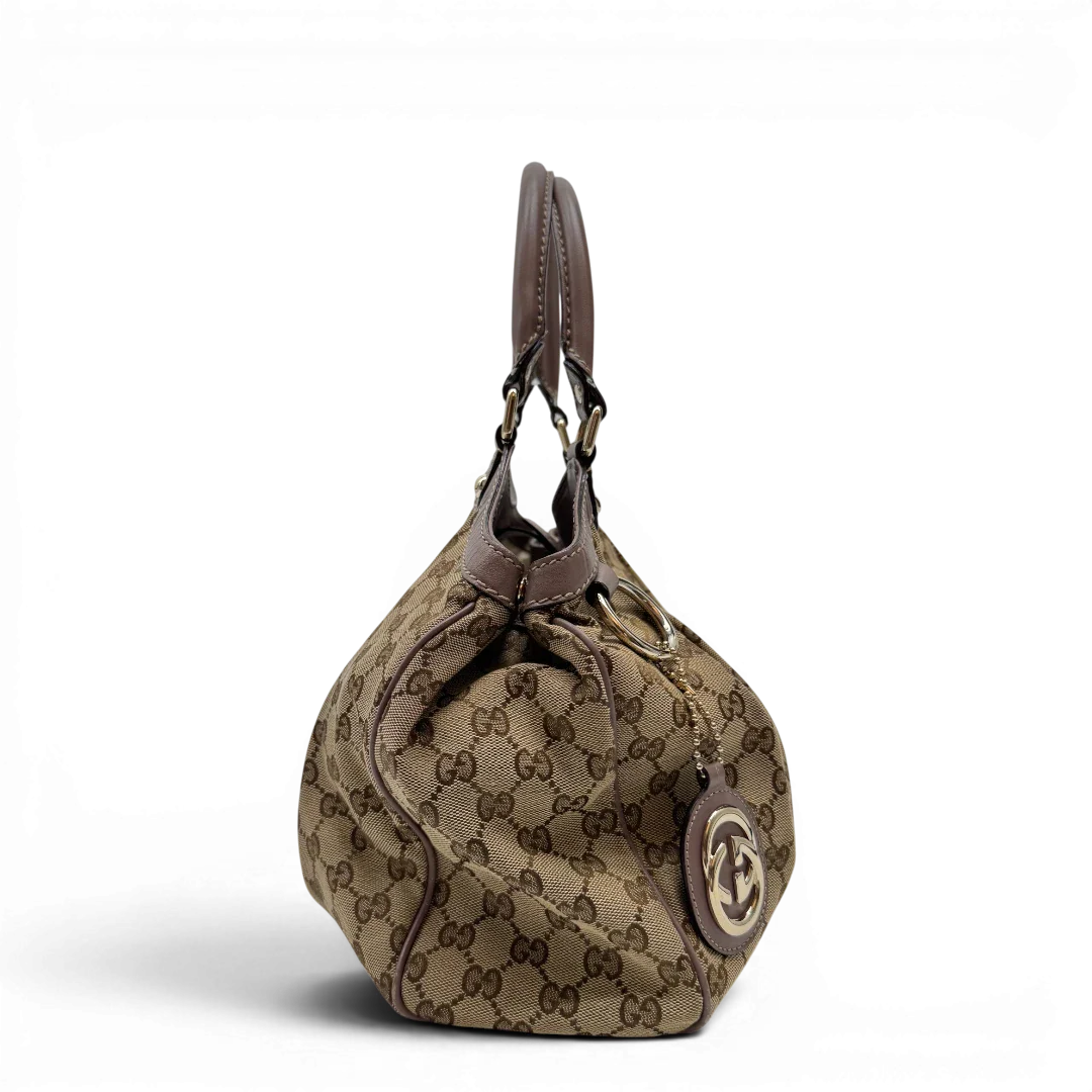 https://cdn.shopify.com/s/files/1/0564/9376/8855/files/Gucci_Shopper_Sukey_monogram_beige_2_62ceb584-280c-49f6-a042-9acbe64aa24f.webp?v=1784242766