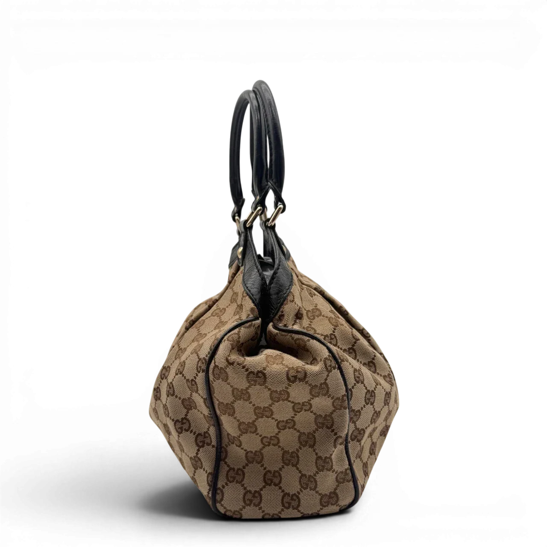https://cdn.shopify.com/s/files/1/0564/9376/8855/files/Gucci_Shopper_Sukey_monogram_beige_3.webp?v=1782310480