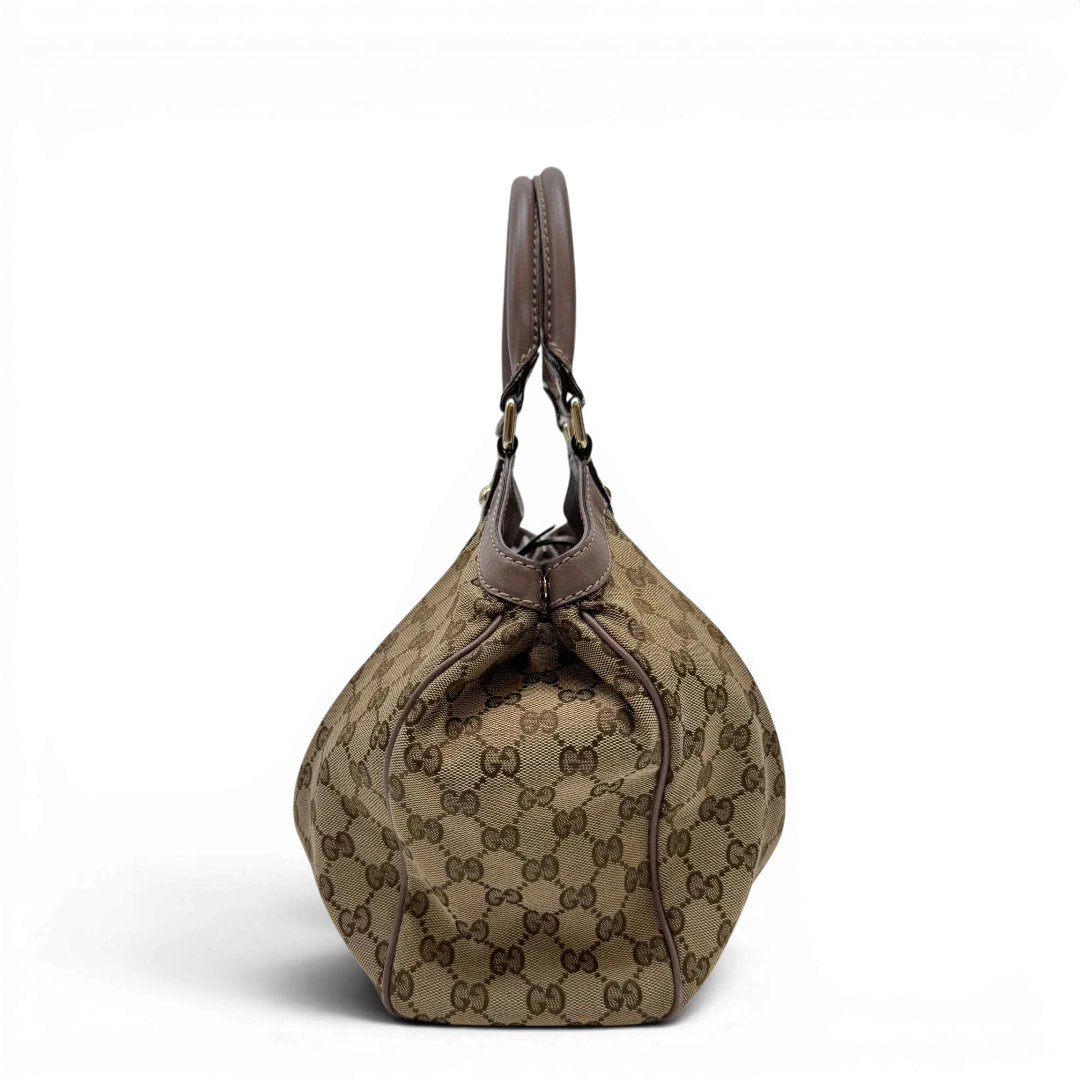 https://cdn.shopify.com/s/files/1/0564/9376/8855/files/Gucci_Shopper_Sukey_monogram_beige_3_9f77d364-13dd-4d8f-8229-e11d00420390.webp?v=1784242766