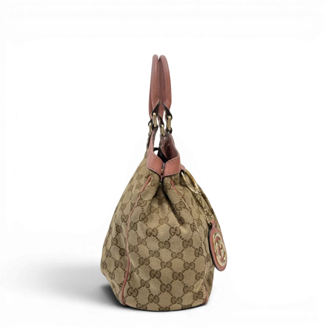 https://cdn.shopify.com/s/files/1/0564/9376/8855/files/Gucci_Shopper_Sukey_monogram_beige_3_d2023182-18db-4f91-ba9f-f97fb4427b65.webp?v=1783515169