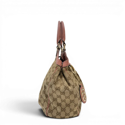 https://cdn.shopify.com/s/files/1/0564/9376/8855/files/Gucci_Shopper_Sukey_monogram_beige_3_d2023182-18db-4f91-ba9f-f97fb4427b65.webp?v=1783515169