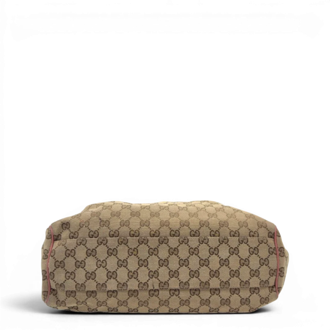 https://cdn.shopify.com/s/files/1/0564/9376/8855/files/Gucci_Shopper_Sukey_monogram_beige_5_83d53516-ea5f-4aef-a7c7-61cd91a21121.webp?v=1783515169