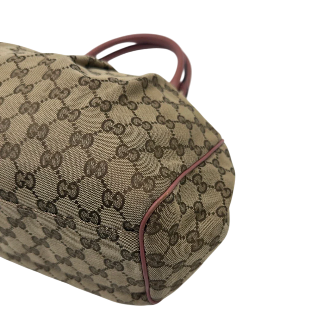 https://cdn.shopify.com/s/files/1/0564/9376/8855/files/Gucci_Shopper_Sukey_monogram_beige_6_675fc980-561a-4e4f-b7e1-52ff8a83a506.webp?v=1783515170