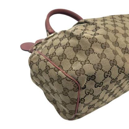 https://cdn.shopify.com/s/files/1/0564/9376/8855/files/Gucci_Shopper_Sukey_monogram_beige_7_48c4de71-cad9-4a8e-b11c-59736640de1c.webp?v=1783515169