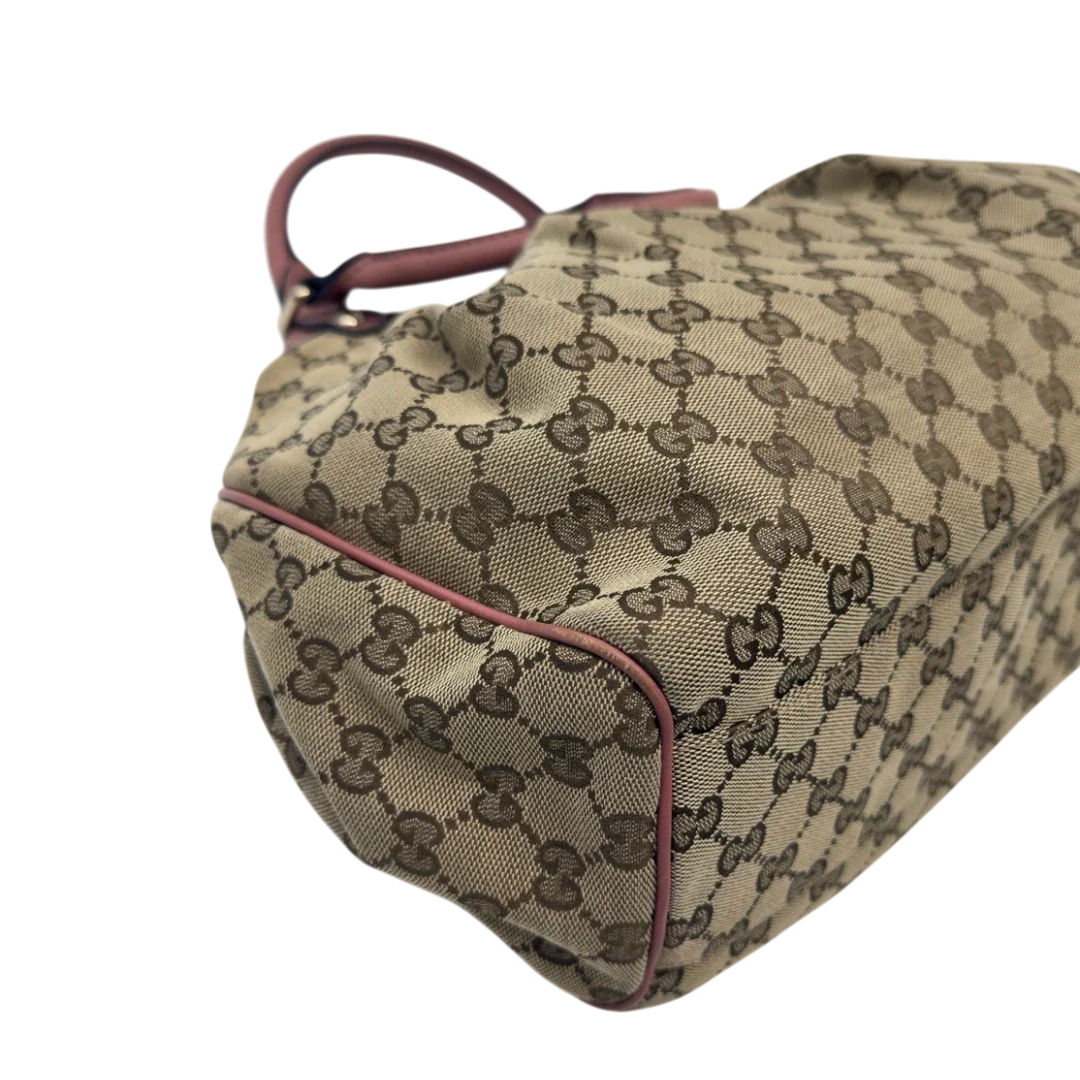 https://cdn.shopify.com/s/files/1/0564/9376/8855/files/Gucci_Shopper_Sukey_monogram_beige_9_5fcfd476-d37f-495f-bb81-deca92af9aa1.webp?v=1783515170