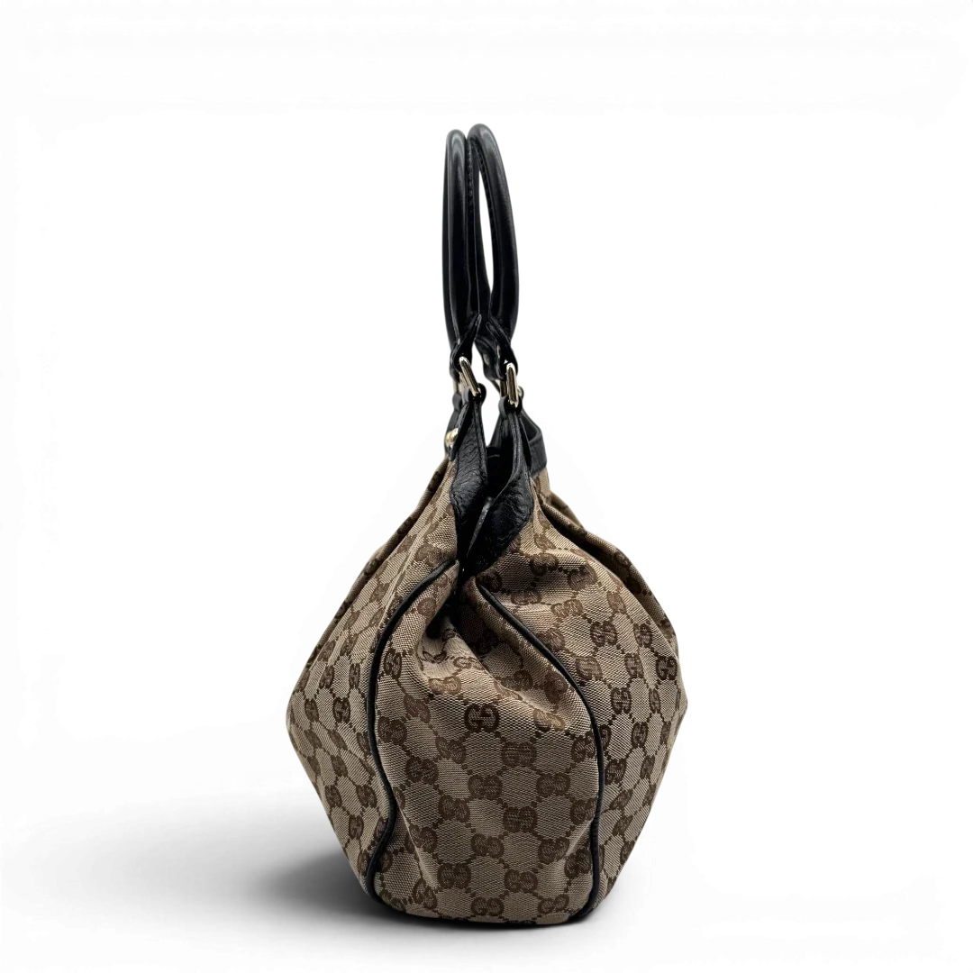 https://cdn.shopify.com/s/files/1/0564/9376/8855/files/Gucci_Shopper_Sukey_monogram_beige_vintage_GG1689.webp?v=1779407955
