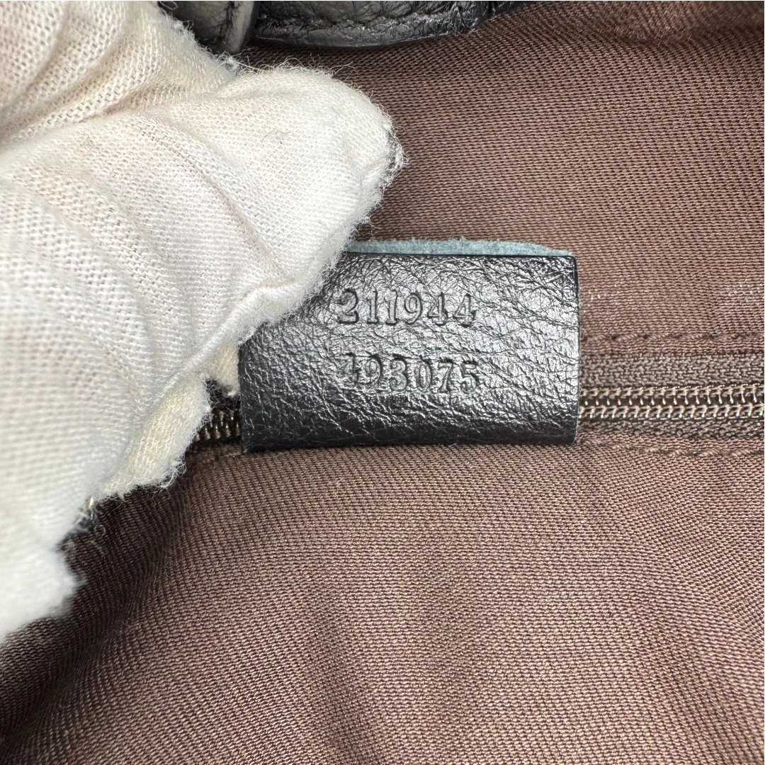 https://cdn.shopify.com/s/files/1/0564/9376/8855/files/Gucci_Shopper_Sukey_monogram_beige_vintage_GG1705.webp?v=1779407956