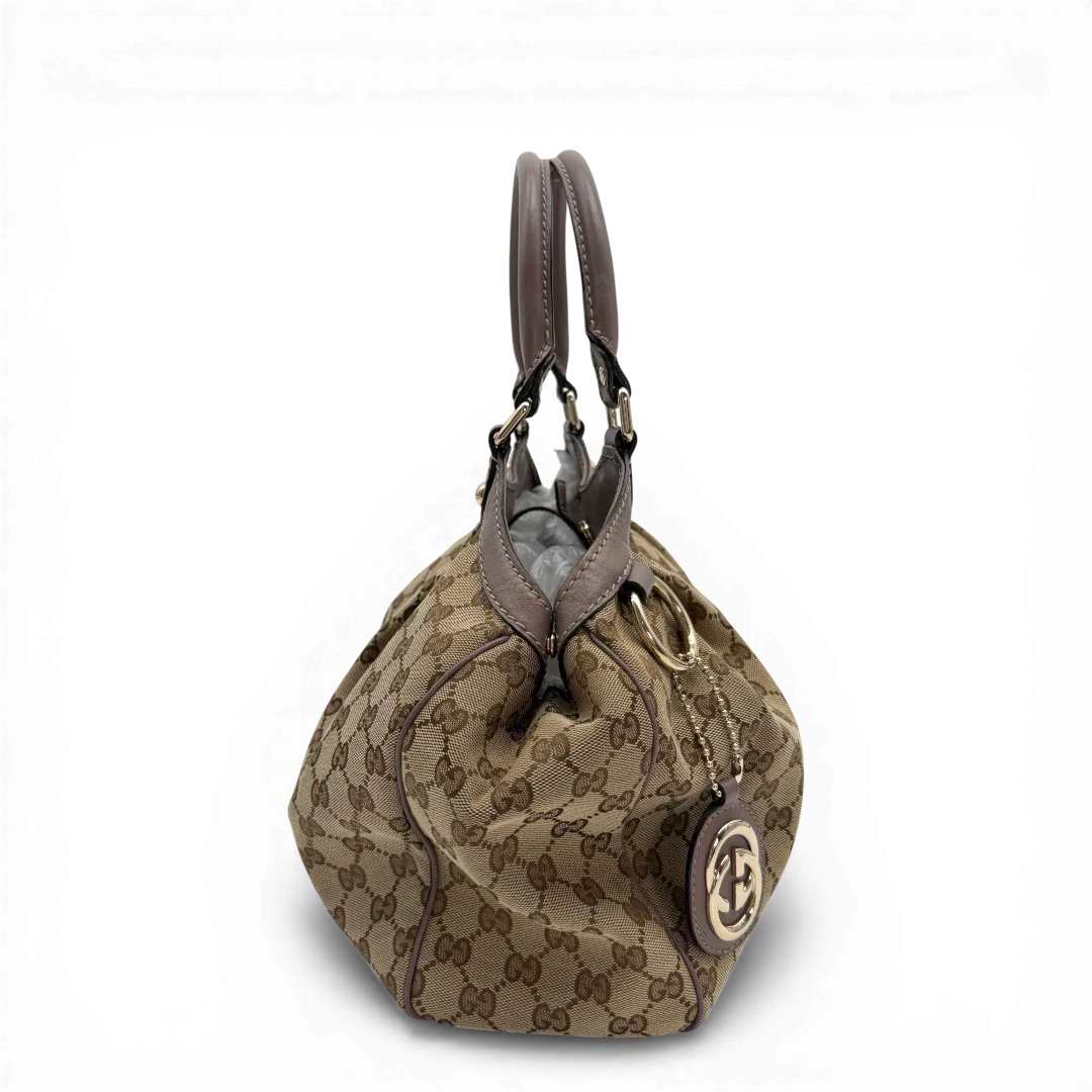 https://cdn.shopify.com/s/files/1/0564/9376/8855/files/Gucci_Shopper_Sukey_monogram_beige_vintage_GG6140.webp?v=1775065193