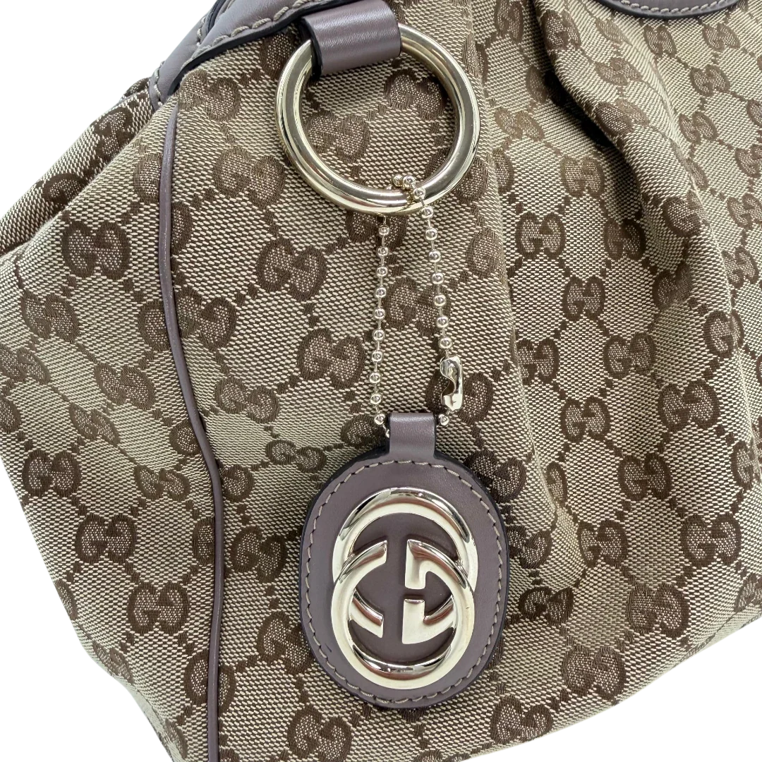 https://cdn.shopify.com/s/files/1/0564/9376/8855/files/Gucci_Shopper_Sukey_monogram_beige_vintage_GG6148.webp?v=1775065193