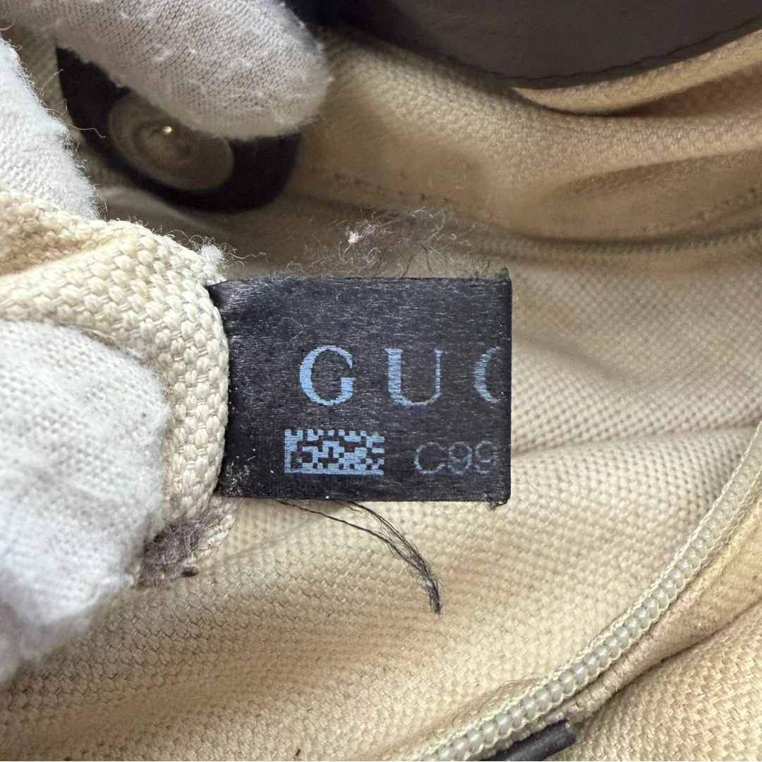 https://cdn.shopify.com/s/files/1/0564/9376/8855/files/Gucci_Shopper_Sukey_monogram_beige_vintage_GG6489.webp?v=1778675338
