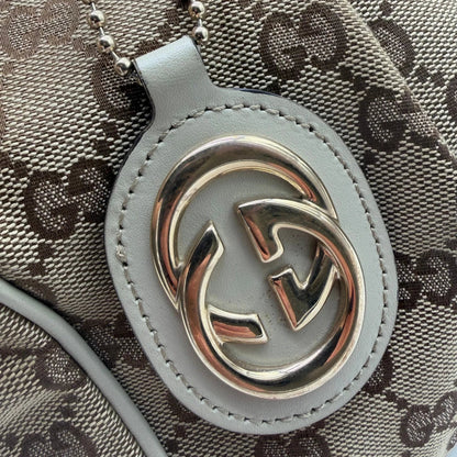 https://cdn.shopify.com/s/files/1/0564/9376/8855/files/Gucci_Shopper_Sukey_monogram_beige_vintage_GG8442.webp?v=1781108879