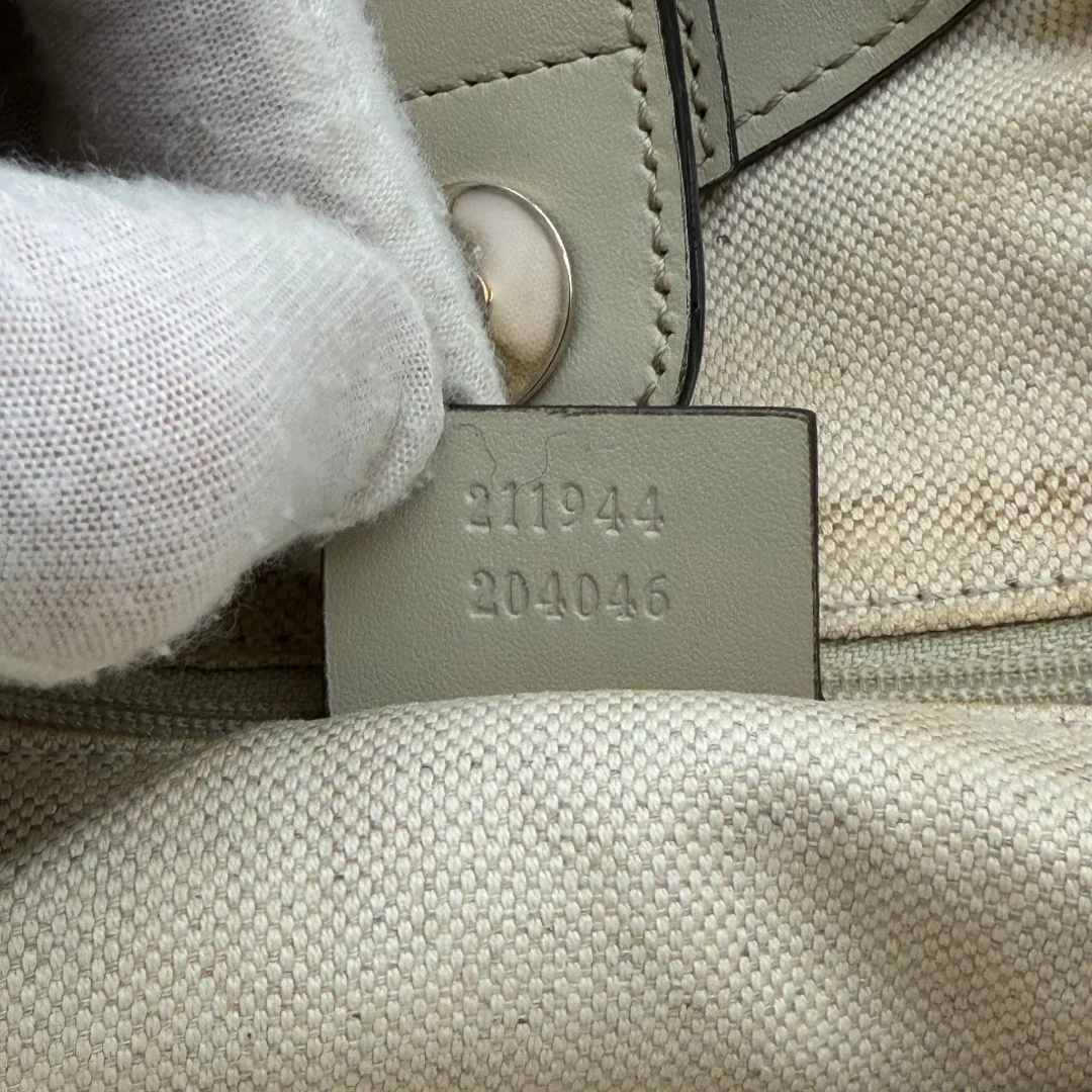 https://cdn.shopify.com/s/files/1/0564/9376/8855/files/Gucci_Shopper_Sukey_monogram_beige_vintage_GG8447.webp?v=1781108879