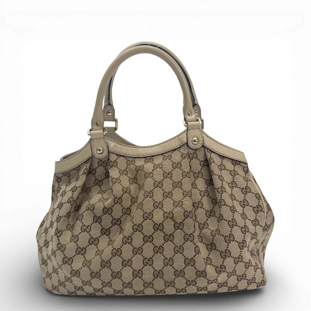 https://cdn.shopify.com/s/files/1/0564/9376/8855/files/Gucci_Shopper_Sukey_monogram_beige_vintage_GG_9856.webp?v=1770901535