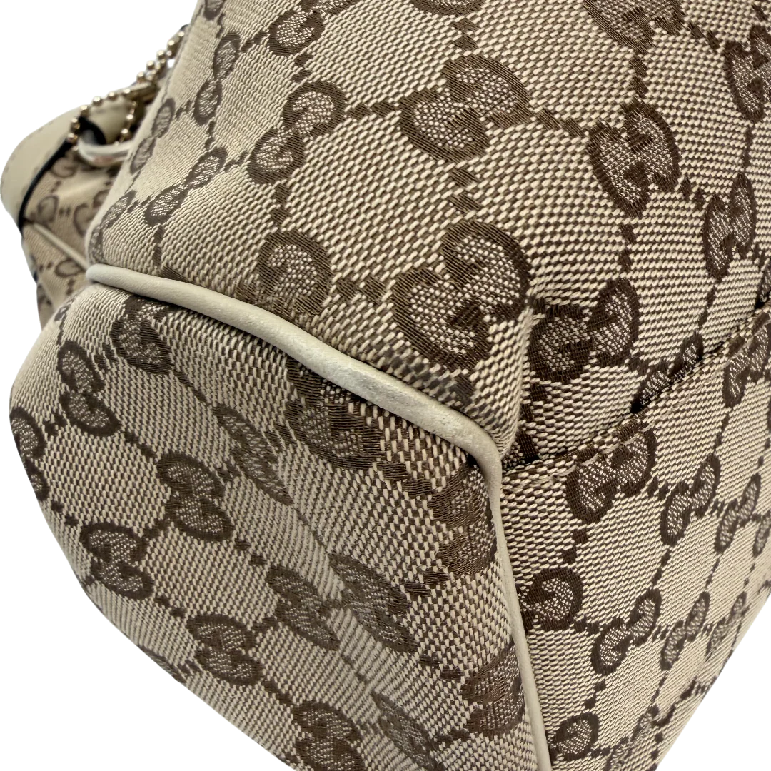 https://cdn.shopify.com/s/files/1/0564/9376/8855/files/Gucci_Shopper_Sukey_monogram_beige_vintage_GG_9861.webp?v=1770901535