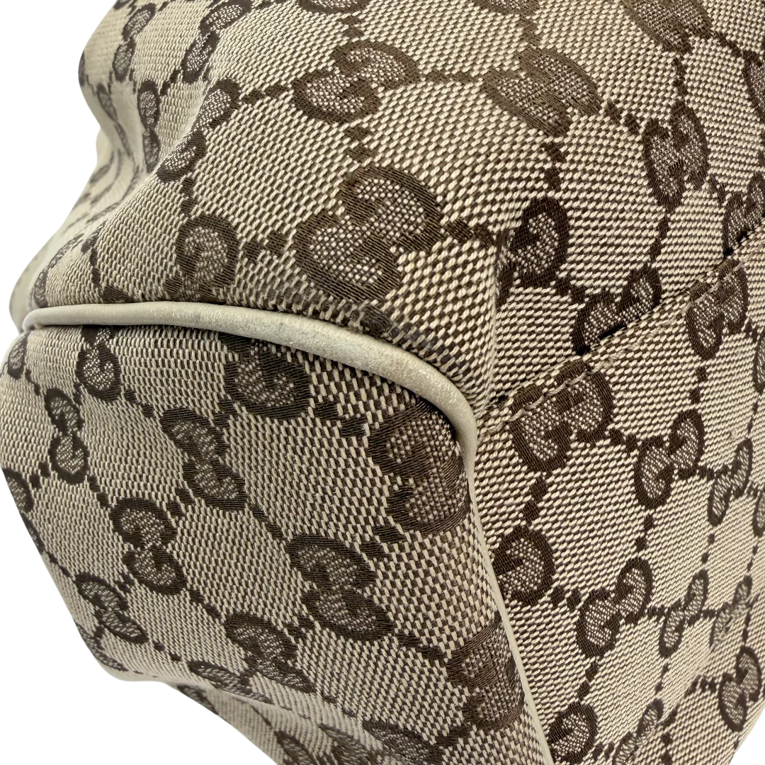 https://cdn.shopify.com/s/files/1/0564/9376/8855/files/Gucci_Shopper_Sukey_monogram_beige_vintage_GG_9863.webp?v=1770901535