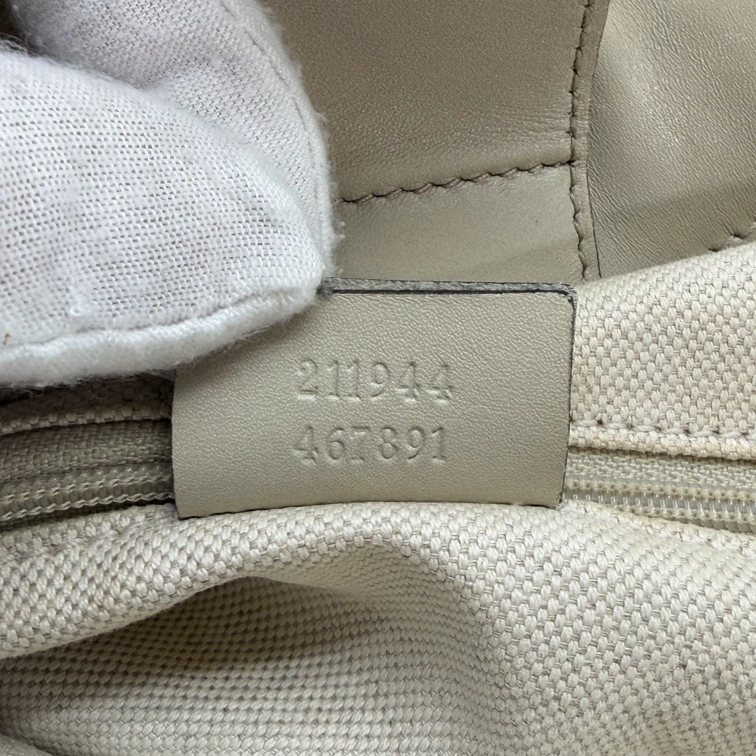 https://cdn.shopify.com/s/files/1/0564/9376/8855/files/Gucci_Shopper_Sukey_monogram_beige_vintage_GG_9871.webp?v=1770901535