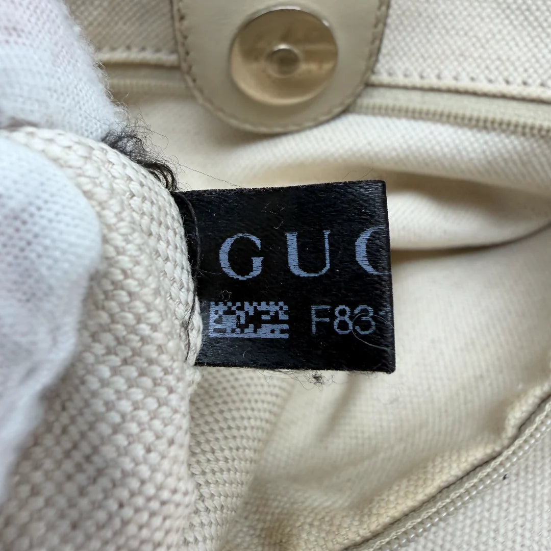 https://cdn.shopify.com/s/files/1/0564/9376/8855/files/Gucci_Shopper_Sukey_monogram_beige_vintage_GG_9873.webp?v=1770901535