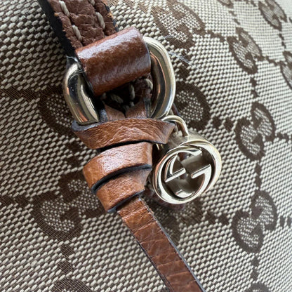 https://cdn.shopify.com/s/files/1/0564/9376/8855/files/Gucci_Shopper_monogram_beige_vintage_GG6167.webp?v=1778196776