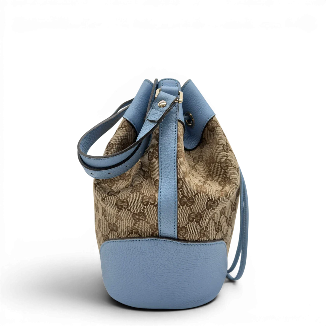 https://cdn.shopify.com/s/files/1/0564/9376/8855/files/Gucci_Umhangetasche_Bucket_monogram_beige_4.webp?v=1782385133