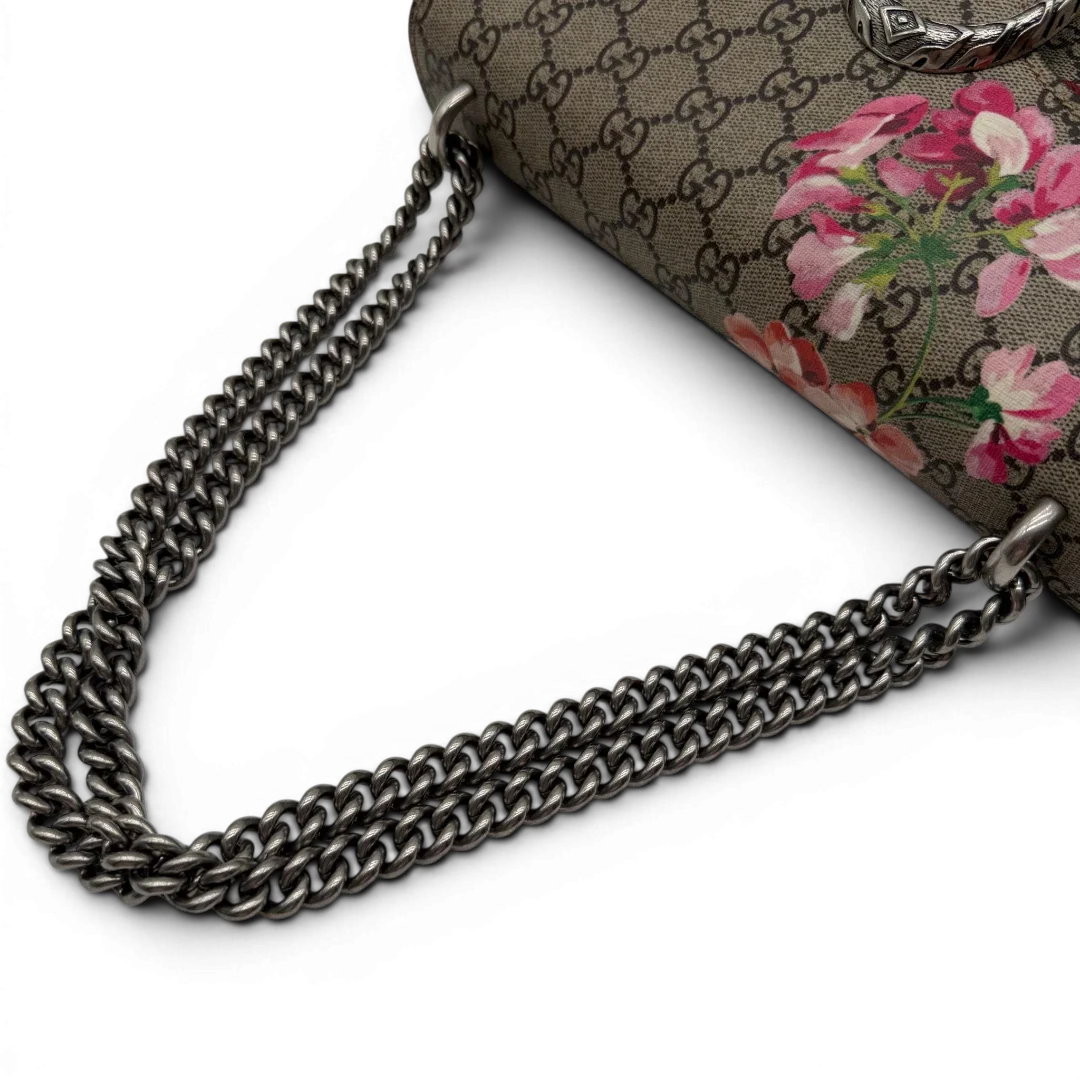 https://cdn.shopify.com/s/files/1/0564/9376/8855/files/Gucci_Umhangetasche_Dionysus_Floral_medium_monogram_beige_10.webp?v=1781713617