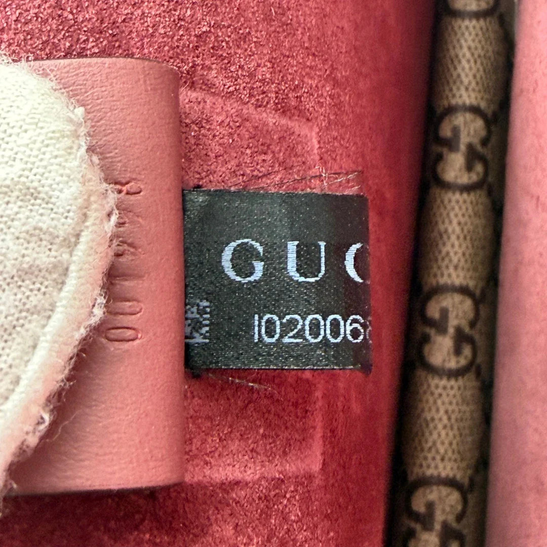 https://cdn.shopify.com/s/files/1/0564/9376/8855/files/Gucci_Umhangetasche_Dionysus_Floral_medium_monogram_beige_17.webp?v=1781713617