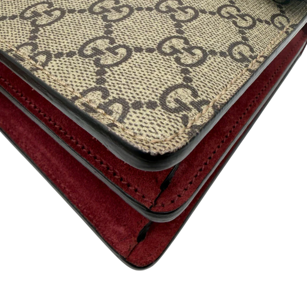 https://cdn.shopify.com/s/files/1/0564/9376/8855/files/Gucci_Umhangetasche_Dionysus_Floral_medium_monogram_beige_6.webp?v=1781713617