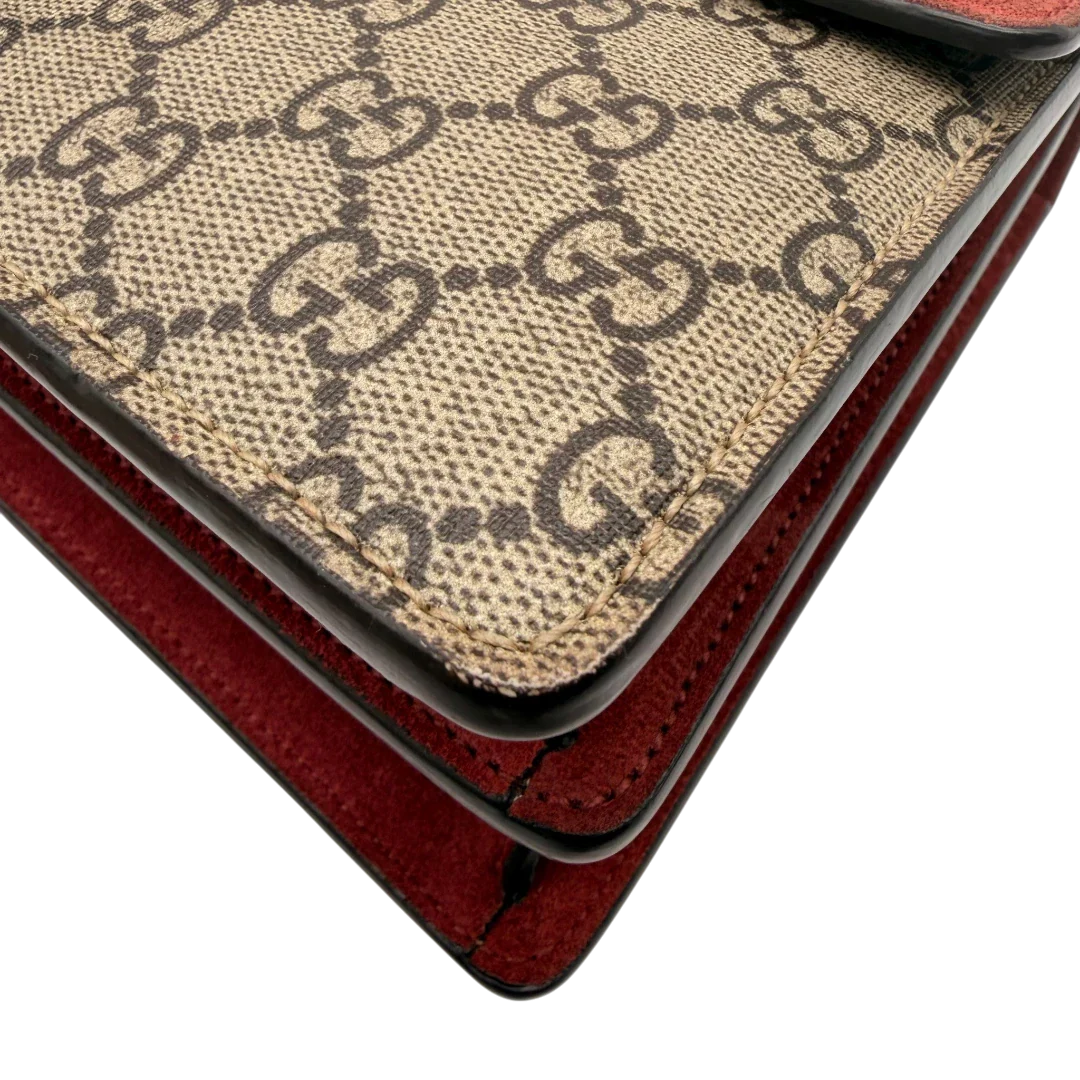 https://cdn.shopify.com/s/files/1/0564/9376/8855/files/Gucci_Umhangetasche_Dionysus_Floral_medium_monogram_beige_6_7e8d10bb-9945-4c95-9cc0-bc7ed88d9ba1.webp?v=1781714204