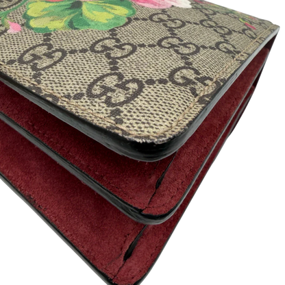 https://cdn.shopify.com/s/files/1/0564/9376/8855/files/Gucci_Umhangetasche_Dionysus_Floral_medium_monogram_beige_8.webp?v=1781713617