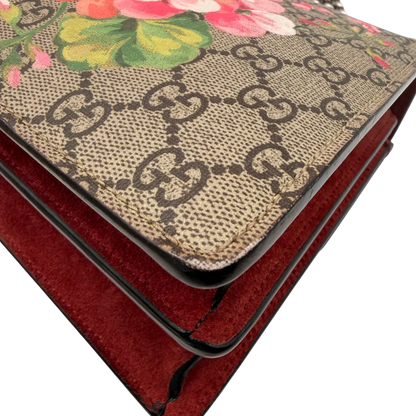 https://cdn.shopify.com/s/files/1/0564/9376/8855/files/Gucci_Umhangetasche_Dionysus_Floral_medium_monogram_beige_8_4d3ff3e7-7860-4725-ba90-d2162483d8e1.webp?v=1781714204
