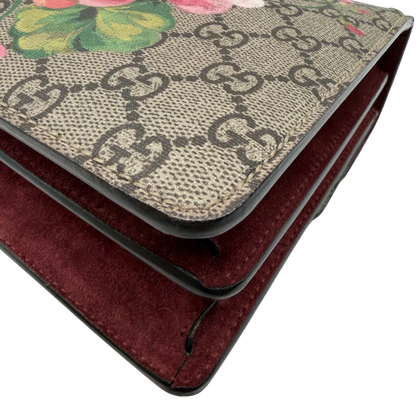 https://cdn.shopify.com/s/files/1/0564/9376/8855/files/Gucci_Umhangetasche_Dionysus_Floral_medium_monogram_beige_vintage_GG7143.webp?v=1779893697