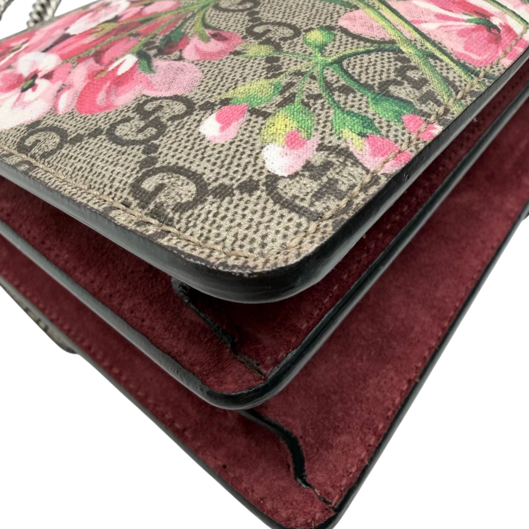 https://cdn.shopify.com/s/files/1/0564/9376/8855/files/Gucci_Umhangetasche_Dionysus_Floral_medium_monogram_beige_vintage_GG7144.webp?v=1779893697