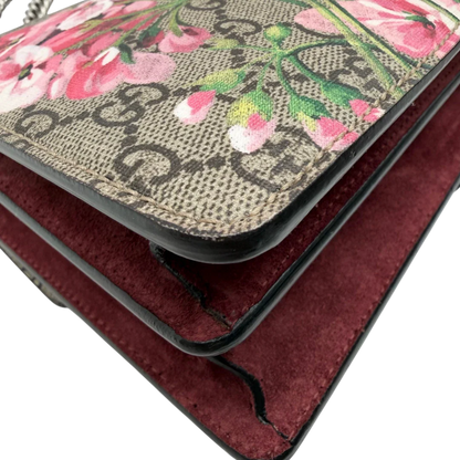 https://cdn.shopify.com/s/files/1/0564/9376/8855/files/Gucci_Umhangetasche_Dionysus_Floral_medium_monogram_beige_vintage_GG7144.webp?v=1779893697
