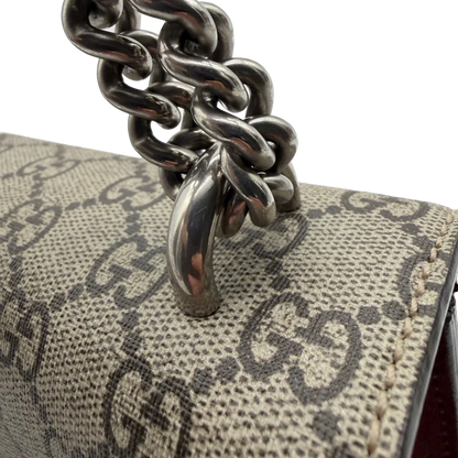 https://cdn.shopify.com/s/files/1/0564/9376/8855/files/Gucci_Umhangetasche_Dionysus_Floral_medium_monogram_beige_vintage_GG7147.webp?v=1779893697