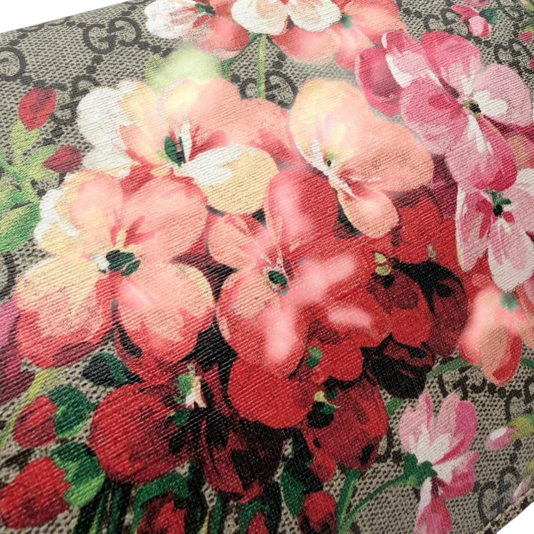 https://cdn.shopify.com/s/files/1/0564/9376/8855/files/Gucci_Umhangetasche_Dionysus_Floral_medium_monogram_beige_vintage_GG7148.webp?v=1779893698
