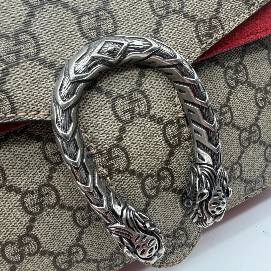 https://cdn.shopify.com/s/files/1/0564/9376/8855/files/Gucci_Umhangetasche_Dionysus_medium_monogram_beige_11.webp?v=1781714055