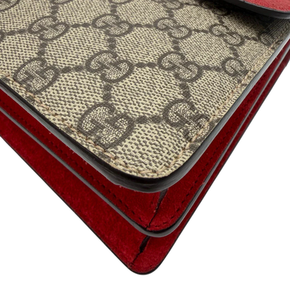 https://cdn.shopify.com/s/files/1/0564/9376/8855/files/Gucci_Umhangetasche_Dionysus_medium_monogram_beige_6.webp?v=1781714055