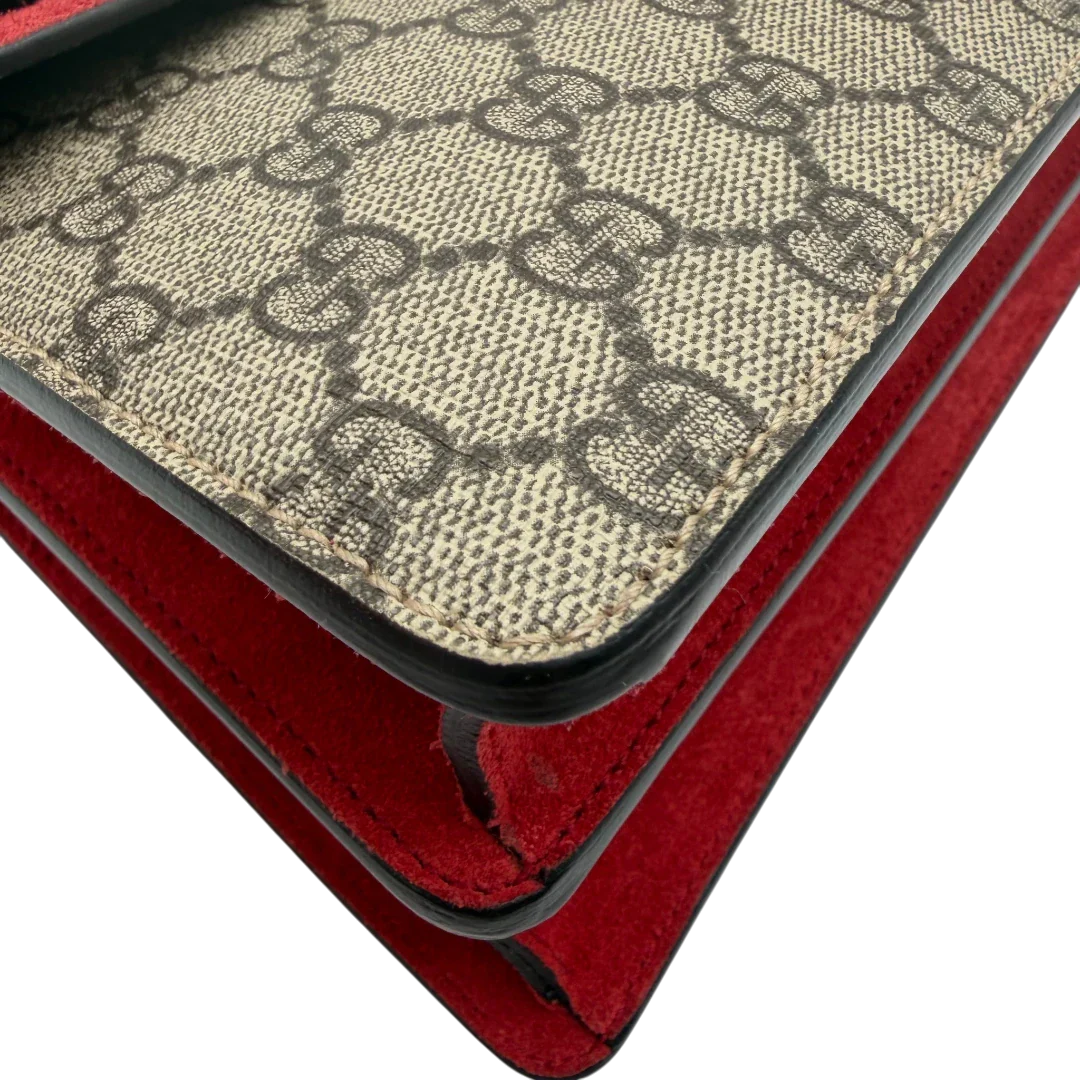 https://cdn.shopify.com/s/files/1/0564/9376/8855/files/Gucci_Umhangetasche_Dionysus_medium_monogram_beige_7.webp?v=1781714055