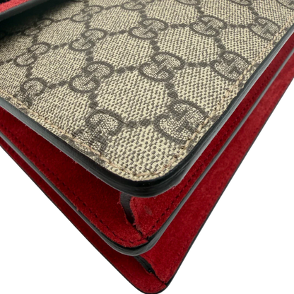 https://cdn.shopify.com/s/files/1/0564/9376/8855/files/Gucci_Umhangetasche_Dionysus_medium_monogram_beige_7.webp?v=1781714055