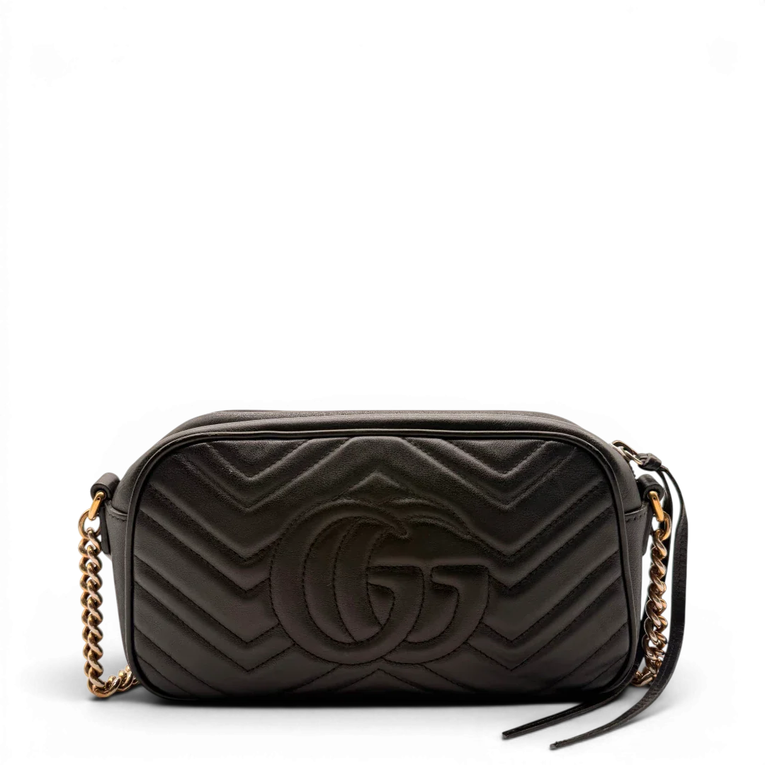 https://cdn.shopify.com/s/files/1/0564/9376/8855/files/Gucci_Umhangetasche_Marmont_Small_GG_monogram_schwarz_vintage_GG7161.webp?v=1779895171