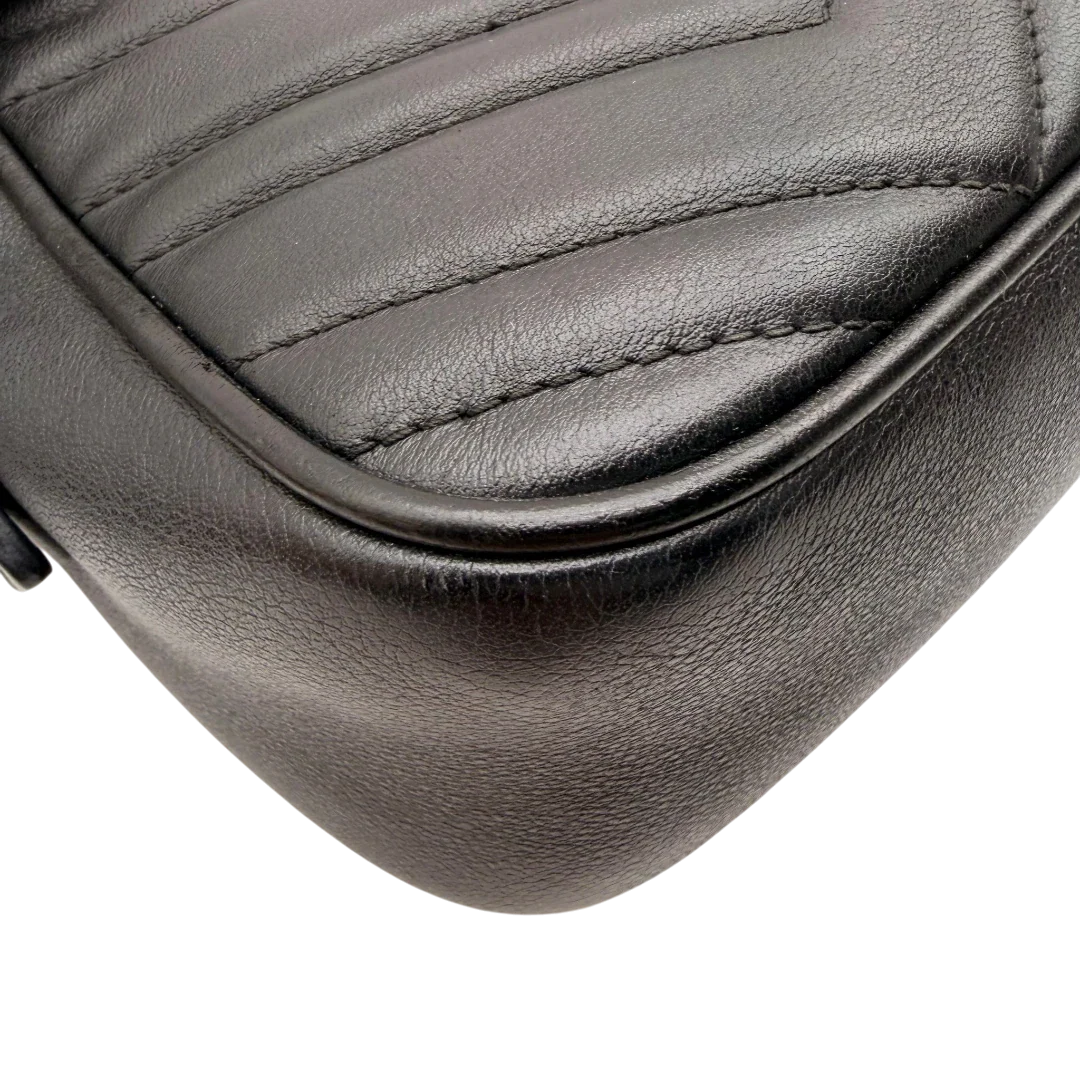 https://cdn.shopify.com/s/files/1/0564/9376/8855/files/Gucci_Umhangetasche_Marmont_Small_GG_monogram_schwarz_vintage_GG7166.webp?v=1779895172